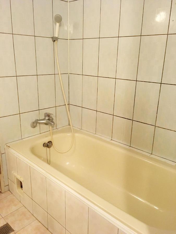 Hotel 文南哥爸妻夫飯店 à Tainan Extérieur photo