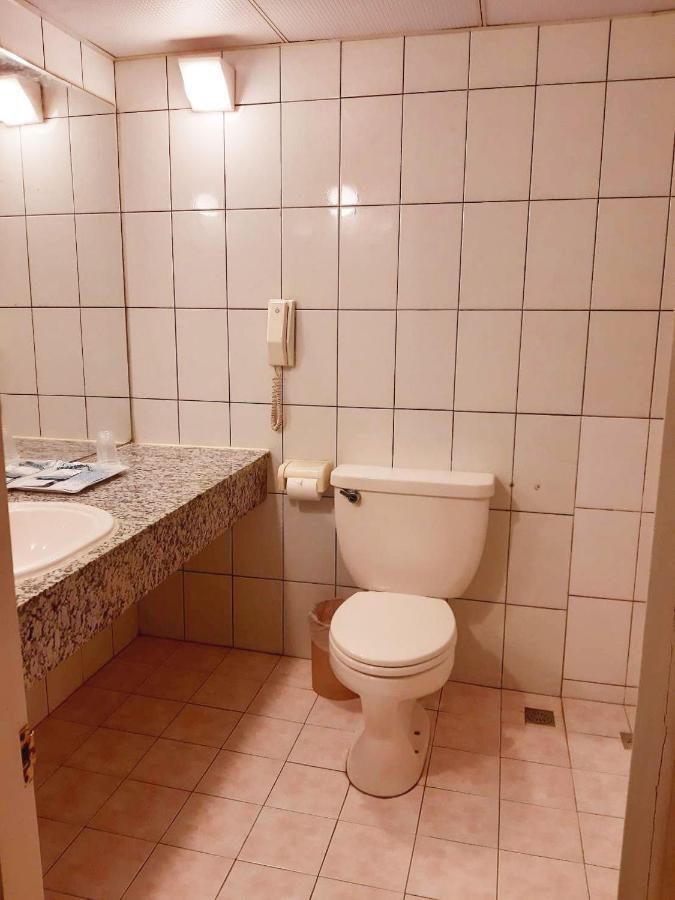Hotel 文南哥爸妻夫飯店 à Tainan Extérieur photo