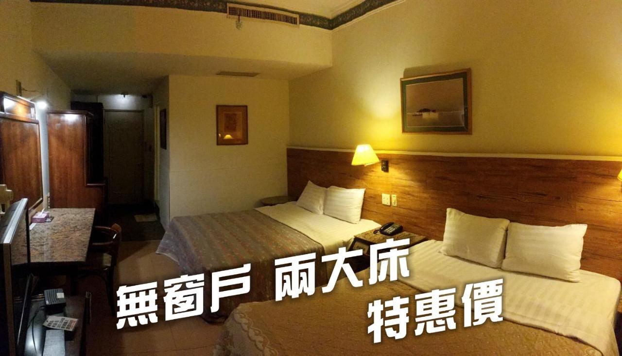 Hotel 文南哥爸妻夫飯店 à Tainan Extérieur photo